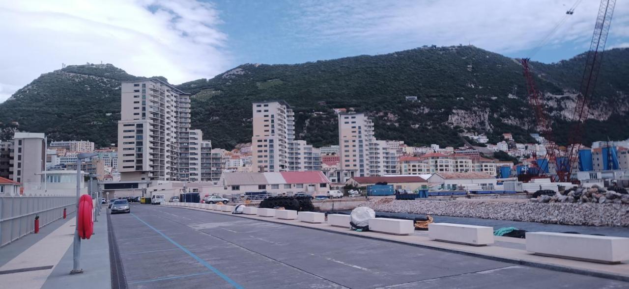 Kings Wharf Quay29 - Large Studio Apartment With 3 Pools - Gym - Rock Views - Holiday And Short Let Apartments In Γιβραλτάρ Εξωτερικό φωτογραφία
