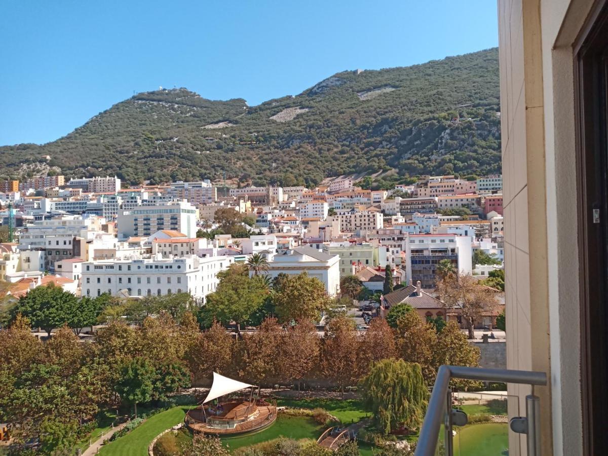 Kings Wharf Quay29 - Large Studio Apartment With 3 Pools - Gym - Rock Views - Holiday And Short Let Apartments In Γιβραλτάρ Εξωτερικό φωτογραφία