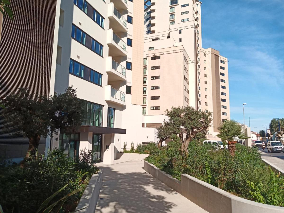 Kings Wharf Quay29 - Large Studio Apartment With 3 Pools - Gym - Rock Views - Holiday And Short Let Apartments In Γιβραλτάρ Εξωτερικό φωτογραφία